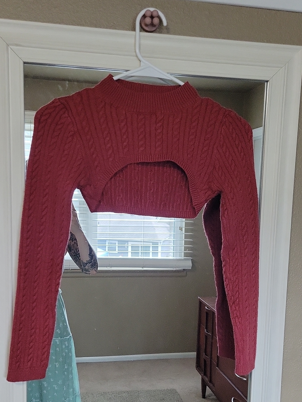 Cropped Cable-Knit Sweater - Red